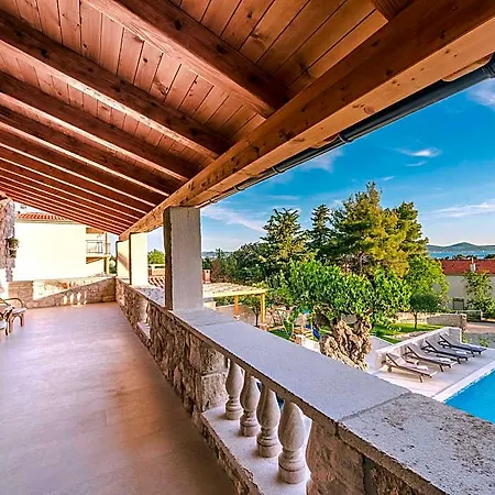 Hotell In With Pool Near The Sea