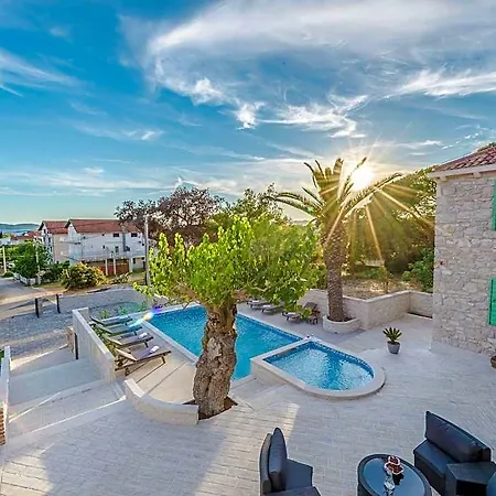 Hotell In With Pool Near The Sea Sukošan