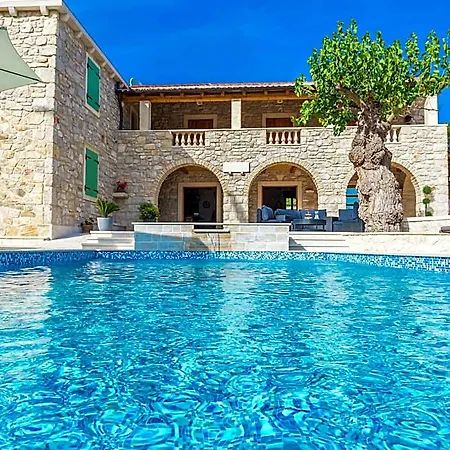 In With Pool Near The Sea